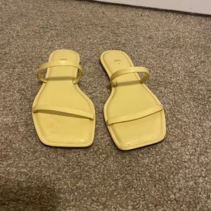 Strapped flat sandals yellow Zara